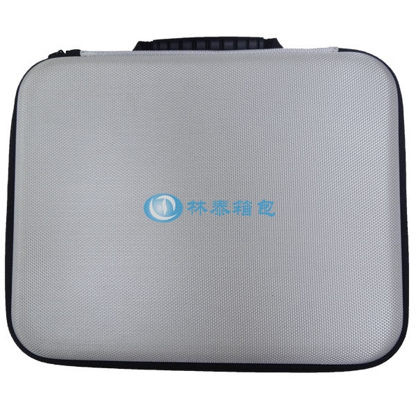 （非標(biāo)準(zhǔn)大號）銀色 EVA相機(jī)包高清正面圖
